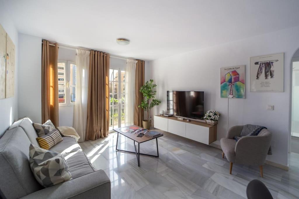 Central And Beautiful Apartment - Free Parking Малага Екстер'єр фото