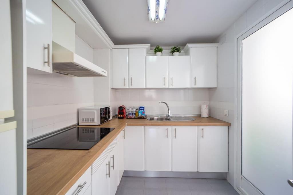 Central And Beautiful Apartment - Free Parking Малага Екстер'єр фото