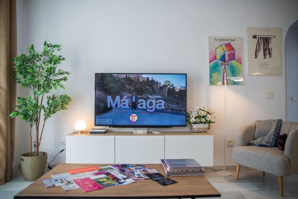 Central And Beautiful Apartment - Free Parking Малага Екстер'єр фото