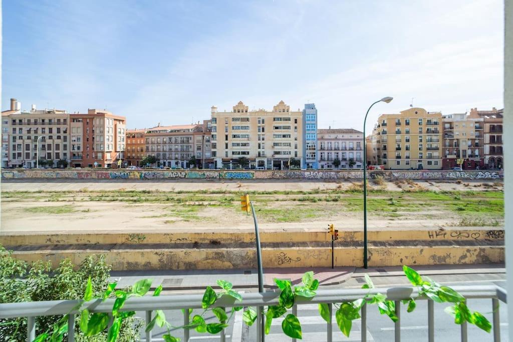 Central And Beautiful Apartment - Free Parking Малага Екстер'єр фото