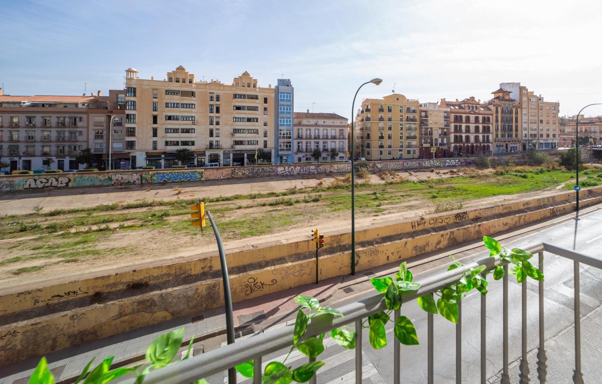 Central And Beautiful Apartment - Free Parking Малага Екстер'єр фото