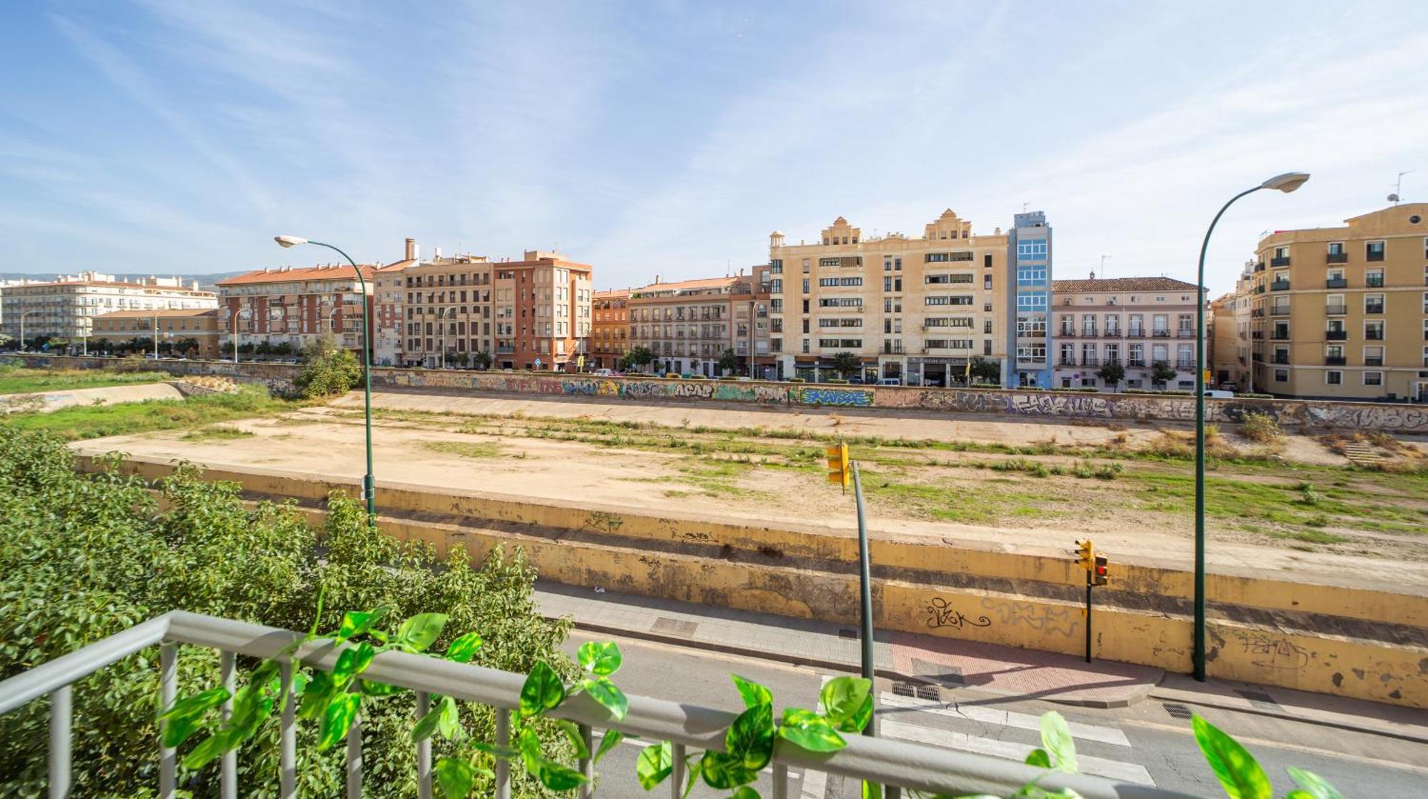 Central And Beautiful Apartment - Free Parking Малага Екстер'єр фото